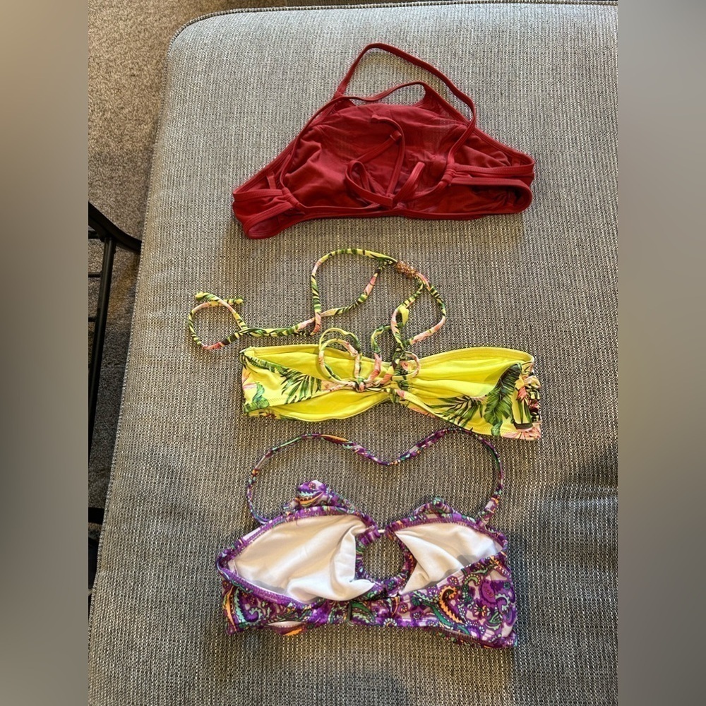 D01.11. 3 pack bikini tops Sz small. - Picture 2 of 2